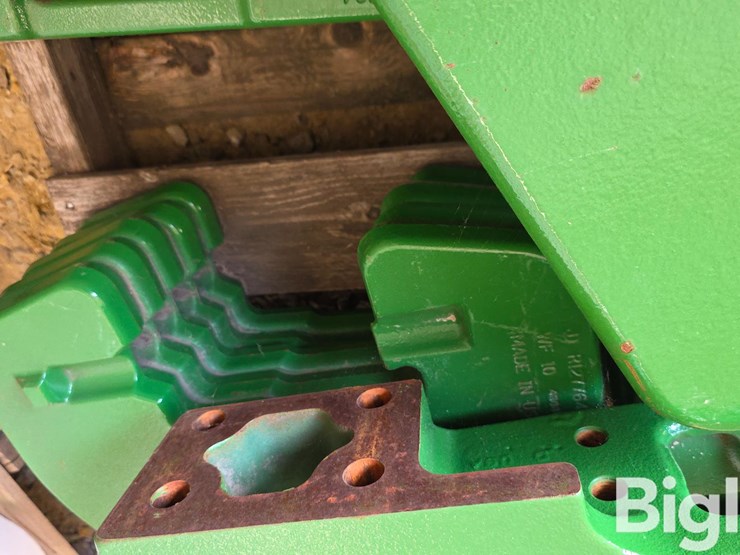 john-deere-weight-bracket-&-suitcase-weights-image-15