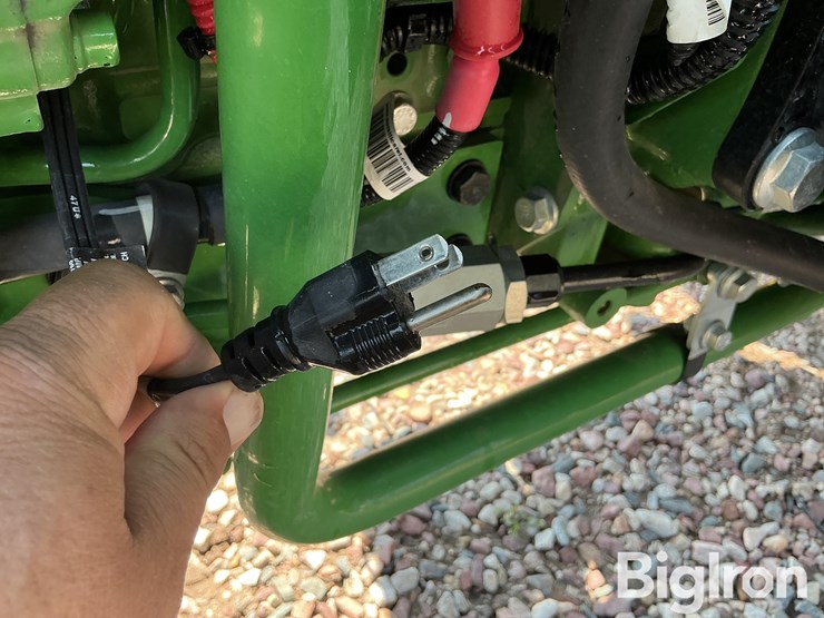 2024-john-deere-3046r-image-13