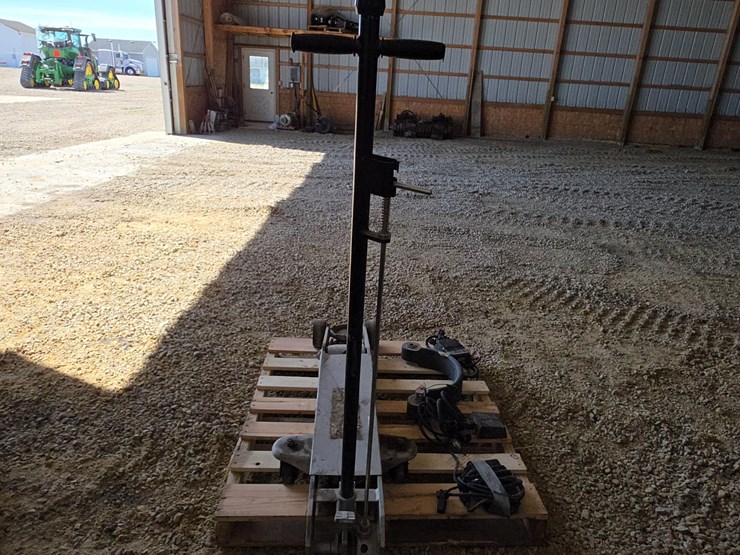 10-ton-floor-jack-&-steinbauer-chips-image-6
