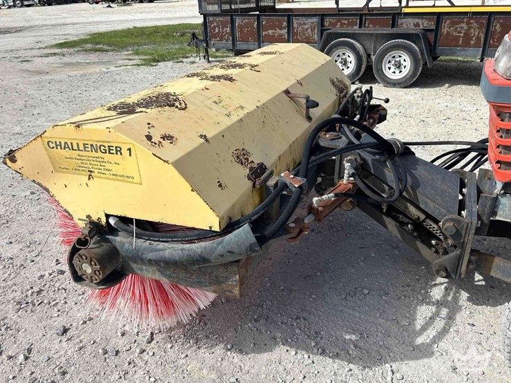 2002-kubota-l4300e-48hp-utility-tractor-w/-sweeper-and-box-blade-ripper-image-12