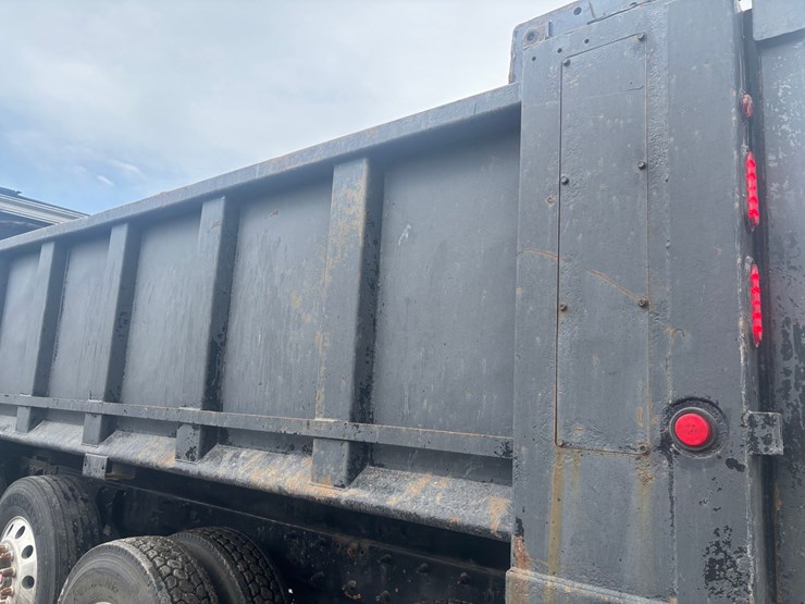 2004-mack-granite-cv713-image-61