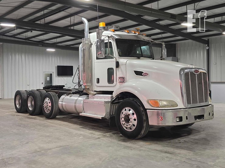 2013-peterbilt-386-image-2