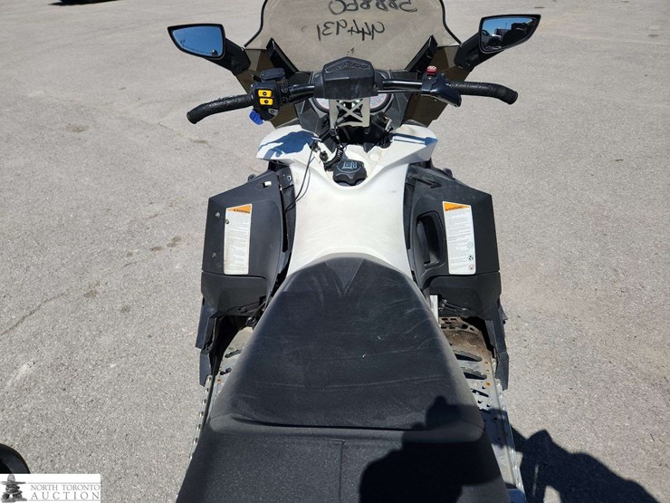 2014-grand-touring-sport-ski-doo-2014-ski-doo-grand-touring-sport-image-15