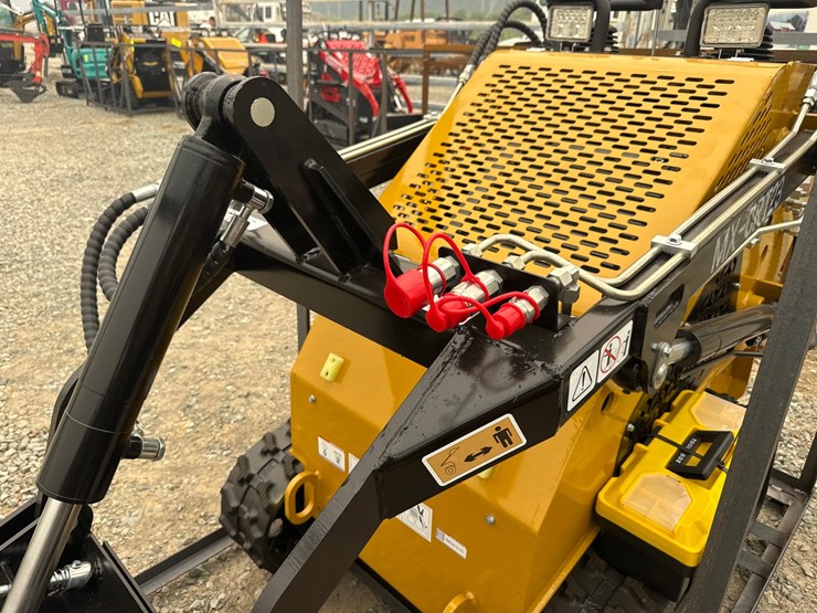 #5160-•-2026-agt-mx-crt23-mini-skid-steer-image-13