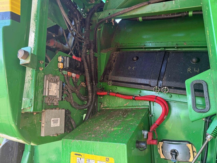 2011-john-deere-9760-combine-image-24