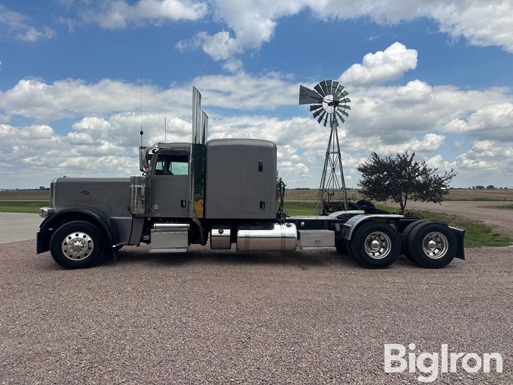 2016-peterbilt-389-image-8