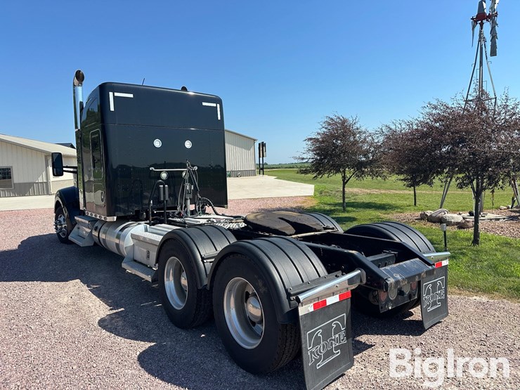 2021-kenworth-w990-image-7