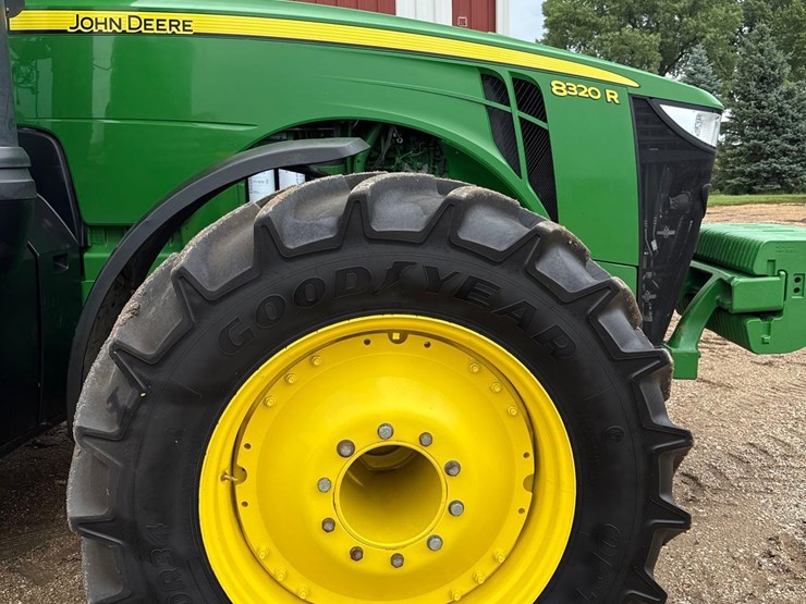 2014-john-deere-8320r-image-10