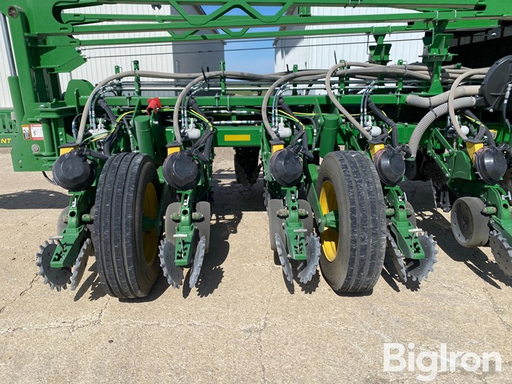 2022-john-deere-1775nt-image-14