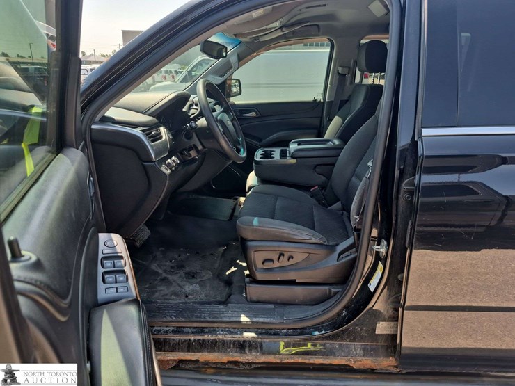 2015-chevrolet-suburban-image-12
