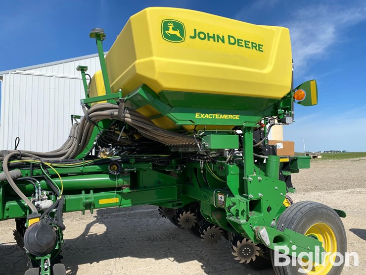 2022-john-deere-1775nt-image-17