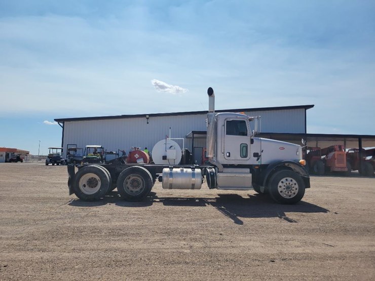 2013-peterbilt-365-image-6