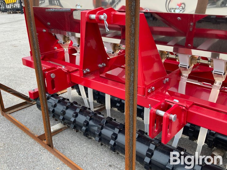 2025-massey-ferguson-730-image-18