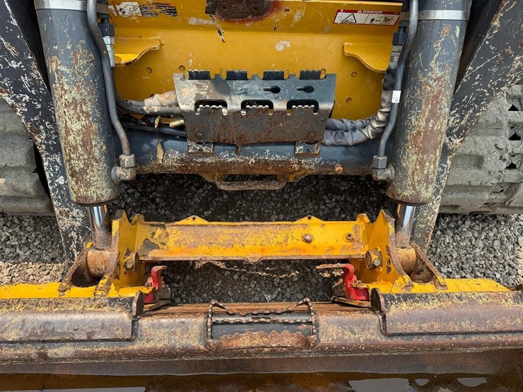 2023-deere-331g-image-10
