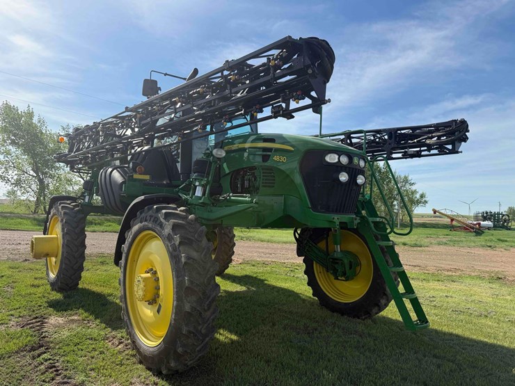 2011-john-deere-4830-image-14