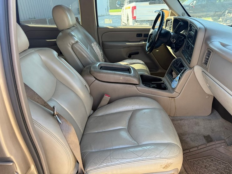 2005-chevrolet-tahoe-image-21