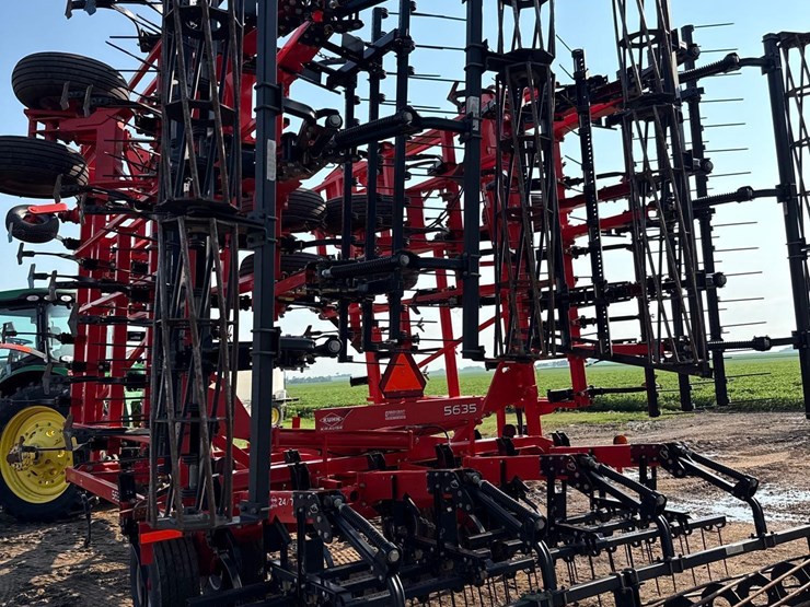 2013-kuhn-krause-5635-46ft-field-cultivator-image-16