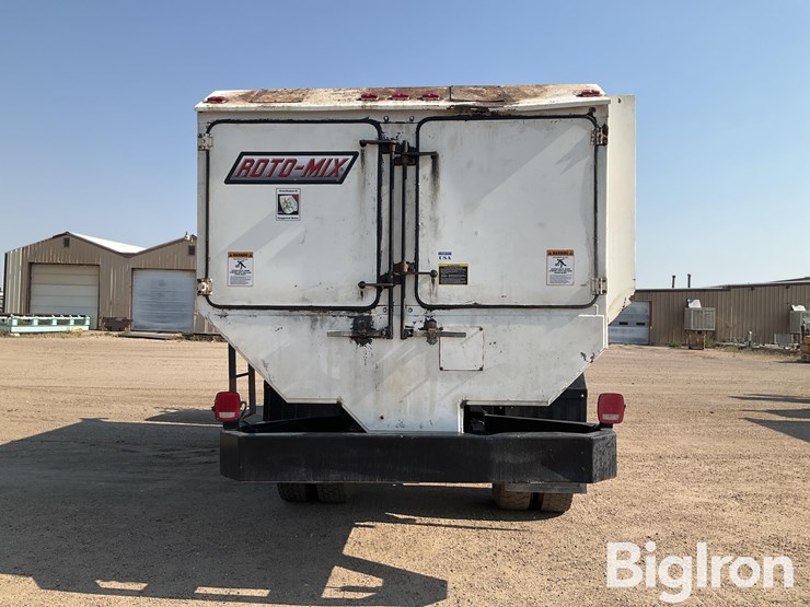 2008-peterbilt-335-image-6