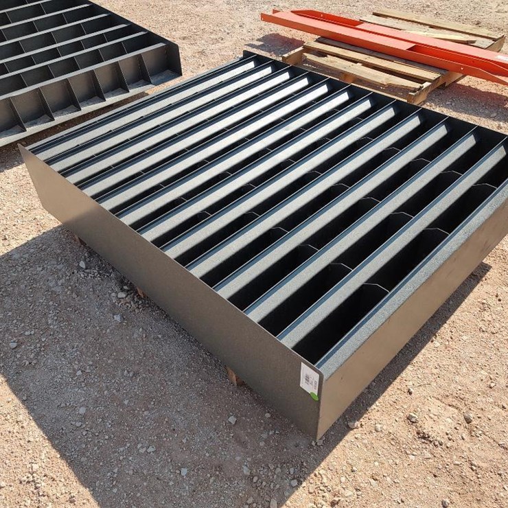 (76 Bin) Metal Bolt Bin