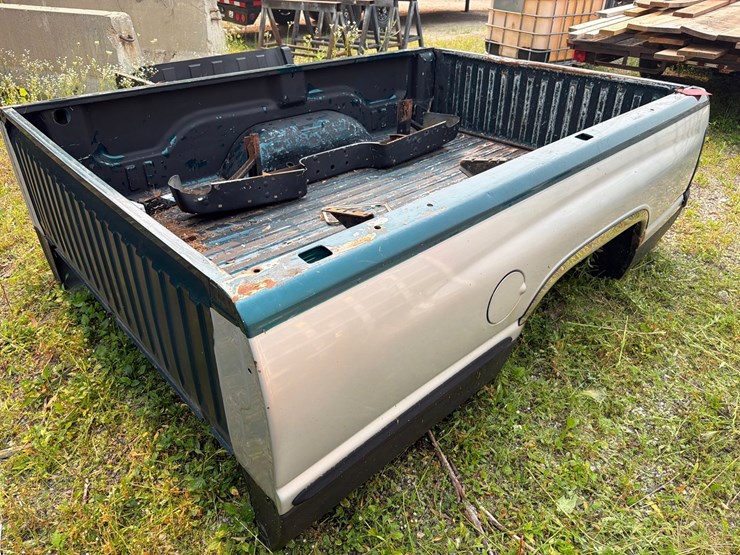 #1540-•-dodge-8'-bed-image-1