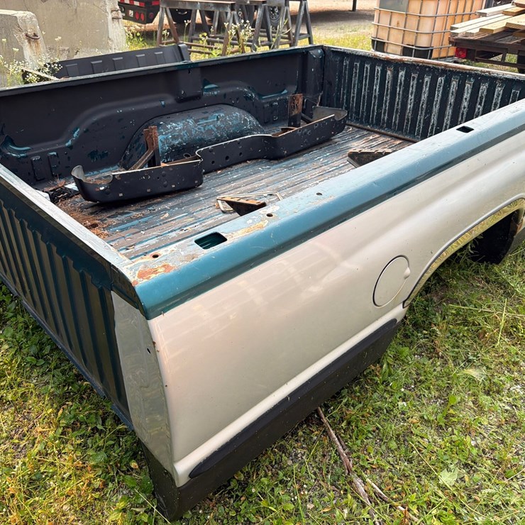 #1540 • Dodge 8' Bed
