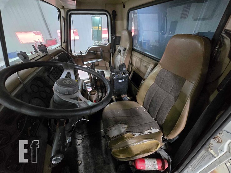 2007-mack-granite-cv713-image-9