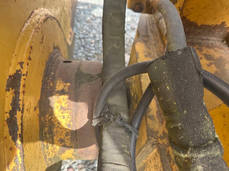 2006-deere-750j-lgp-image-25