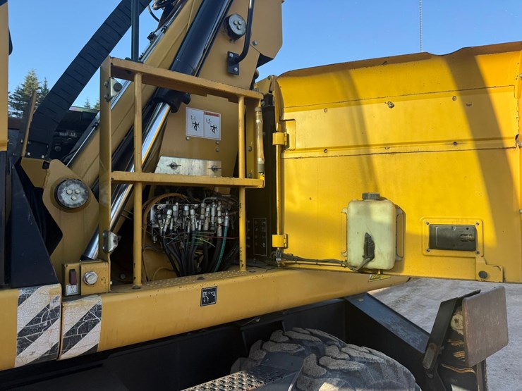 #1298-•-caterpillar-m318d-material-handler-image-37
