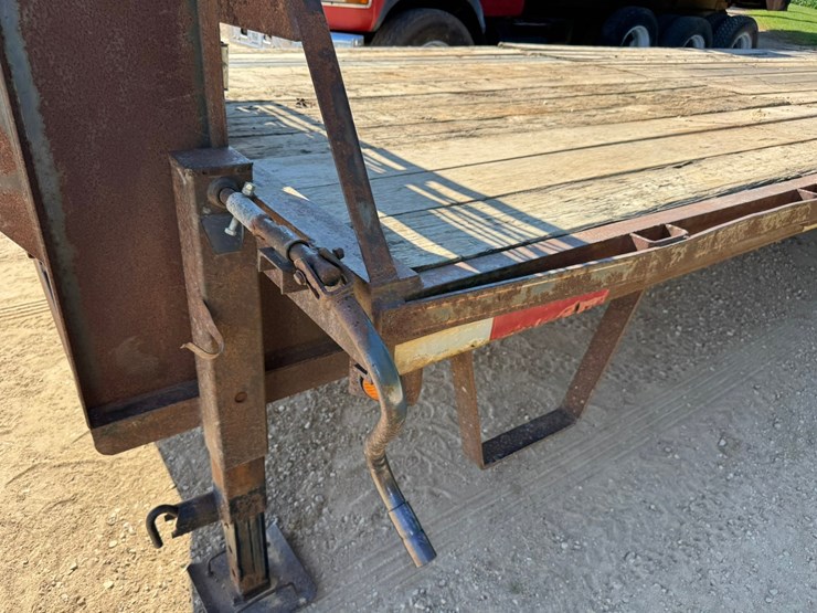 #1888-•-2004-friesen-welding-load-warrior-7-ton-gooseneck-trailer-image-14