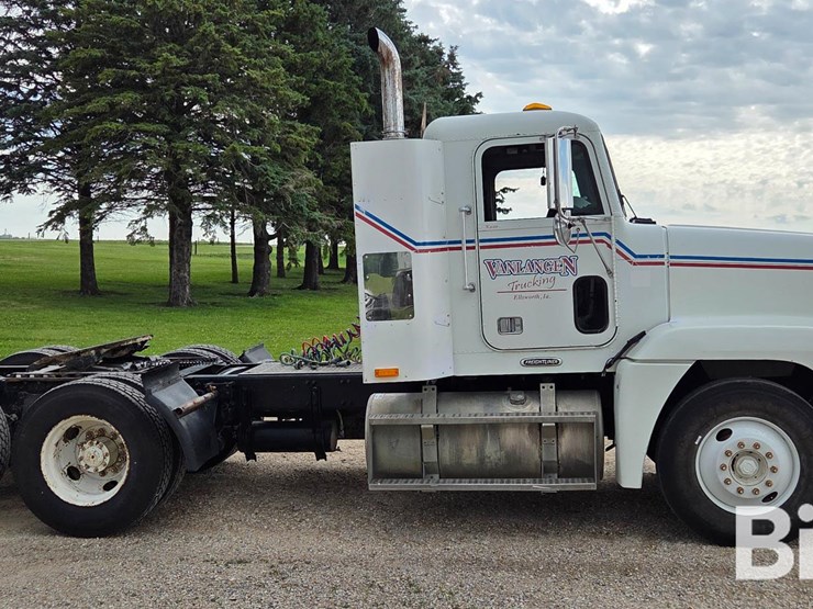 2000-freightliner-fld120-image-4