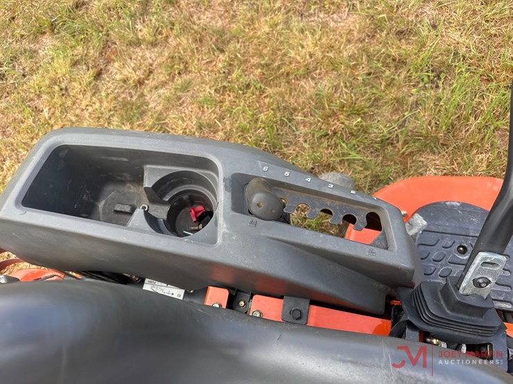 husqvarna-z254-zero-turn-mower-image-13