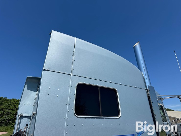 2020-peterbilt-389-image-19