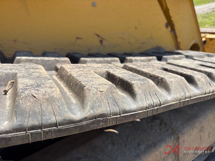 deere-ct332-image-13
