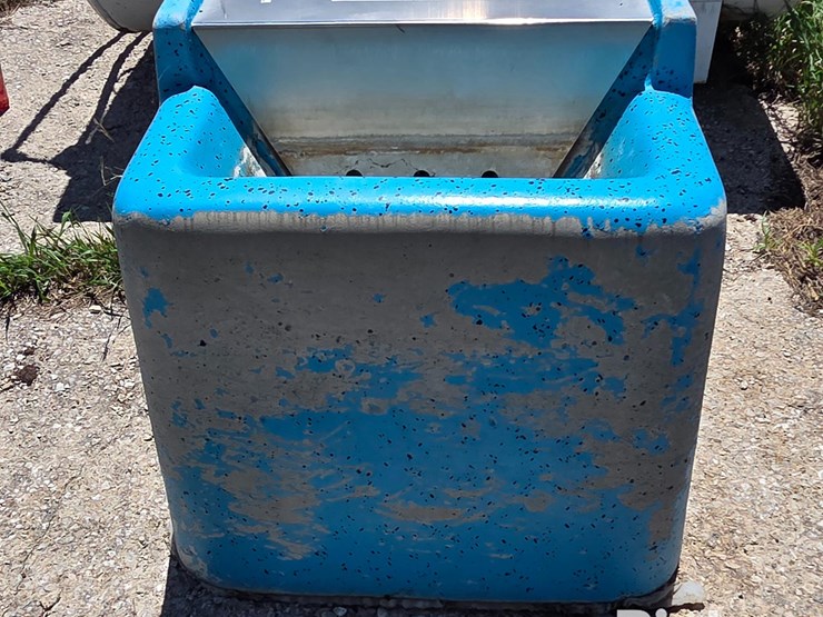 blue-river-42ch-cattle-waterer-image-4