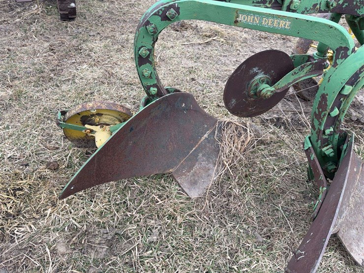 john-deere-pull-type-two-bottom-plow-image-16