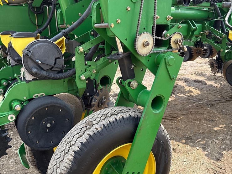 2006-john-deere-1770nt-image-27