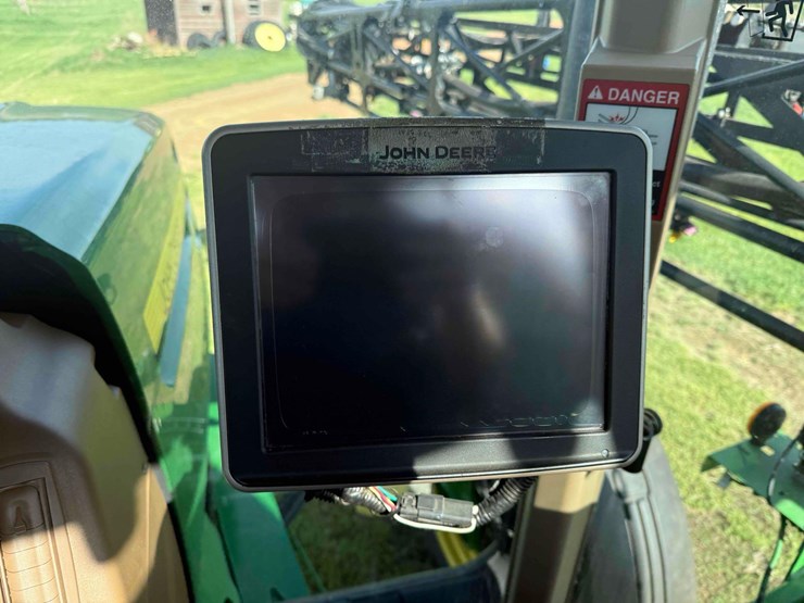2011-john-deere-4830-image-37