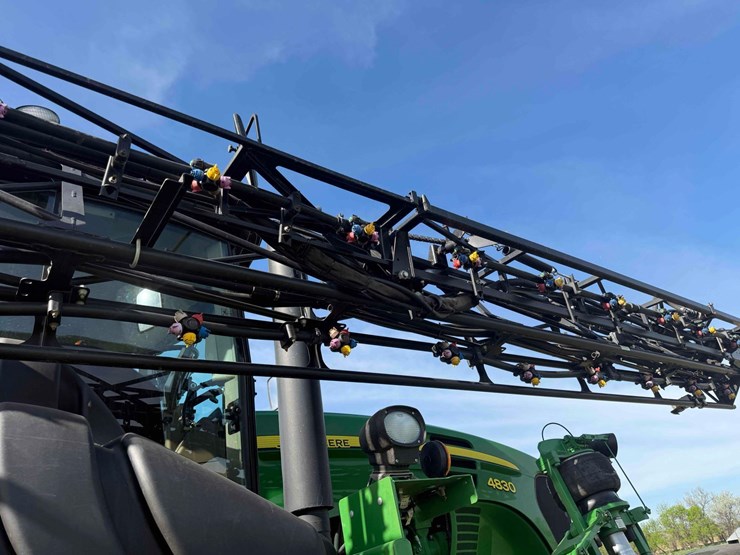 2011-john-deere-4830-image-19