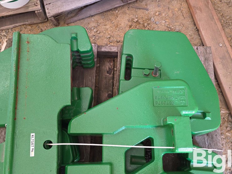 john-deere-weight-bracket-&-suitcase-weights-image-19