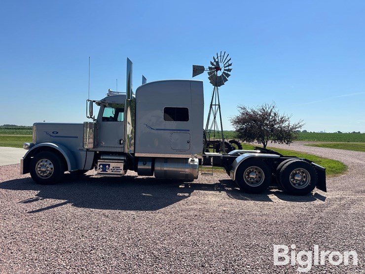 2020-peterbilt-389-image-8