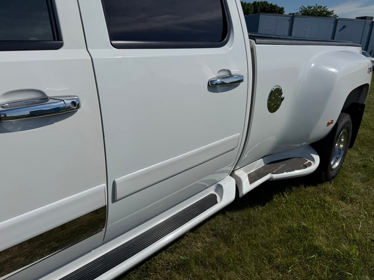 2007-chevrolet-3500-image-12