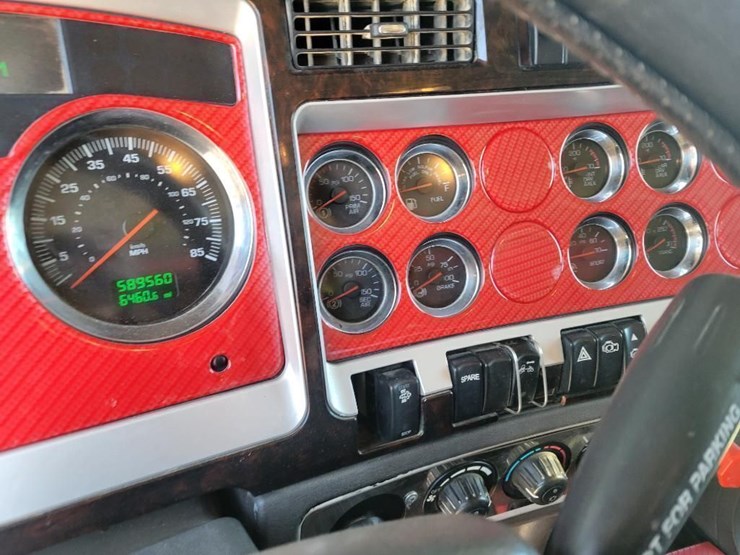 2010-kenworth-t800-image-50