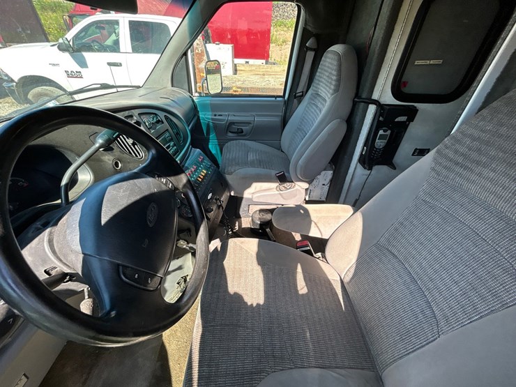 2000-ford-e350-image-66