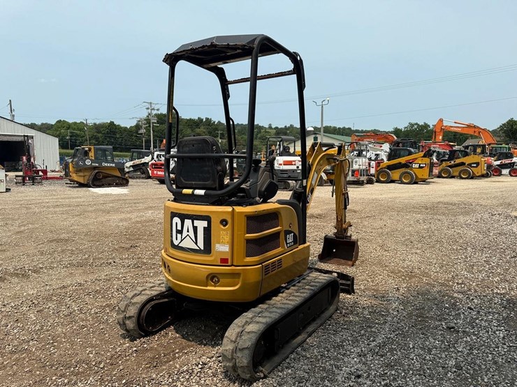 2015-caterpillar-301.7-image-4