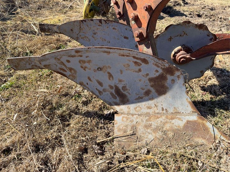 john-deere-three-point-two-bottom-plow-image-10