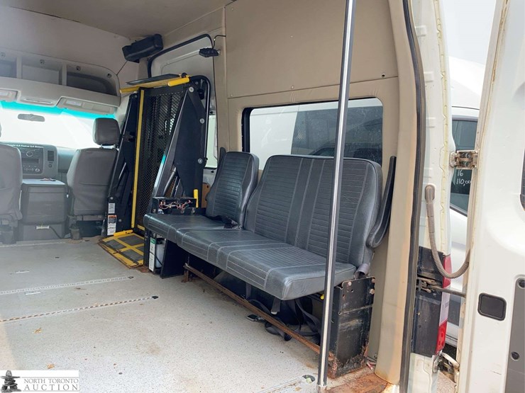 2016-nissan-nv3500hd-image-15