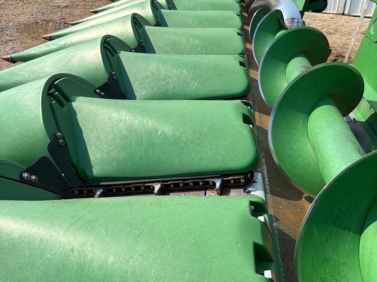 2012-john-deere-608c-image-41