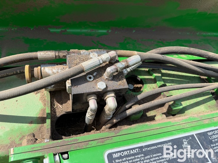 2020-john-deere-560m-image-19