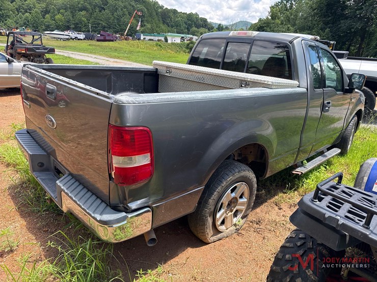 2004-ford-f150-xl-image-2