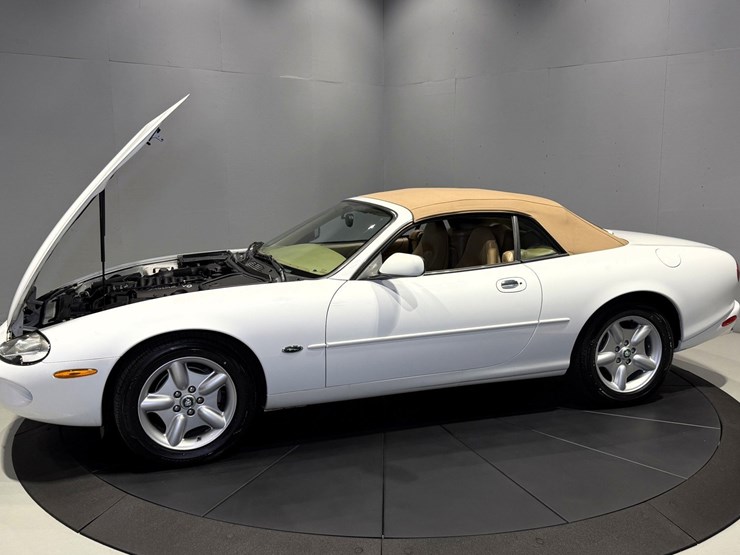 #1516-•-1997-jaguar-xk8-convertible-image-65